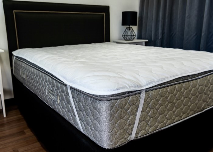 strapped cotton mattress protector