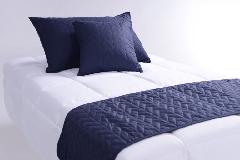 Bed runner & cushion cover navy