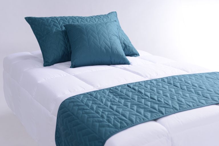 Bed runner & cushion cover teal