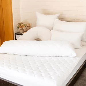 Bedding and pillow protectors