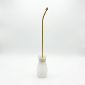 Dreamstate Bed Bug Killing Powder Application Lance, A Professional Pest Control Tool With A Long Brass Wand And Applicator Bulb, Shown On A Pure White Background.